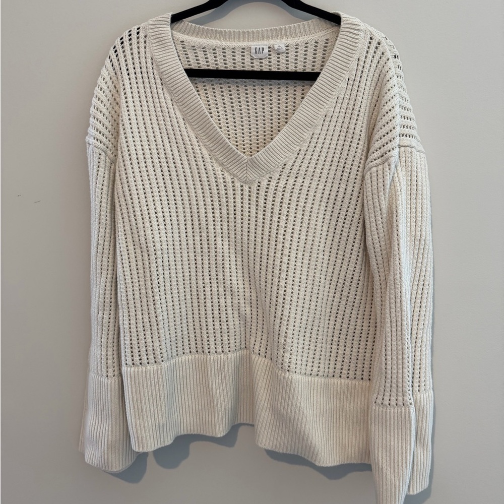 GAP Women's V-Neck Cream Sweater